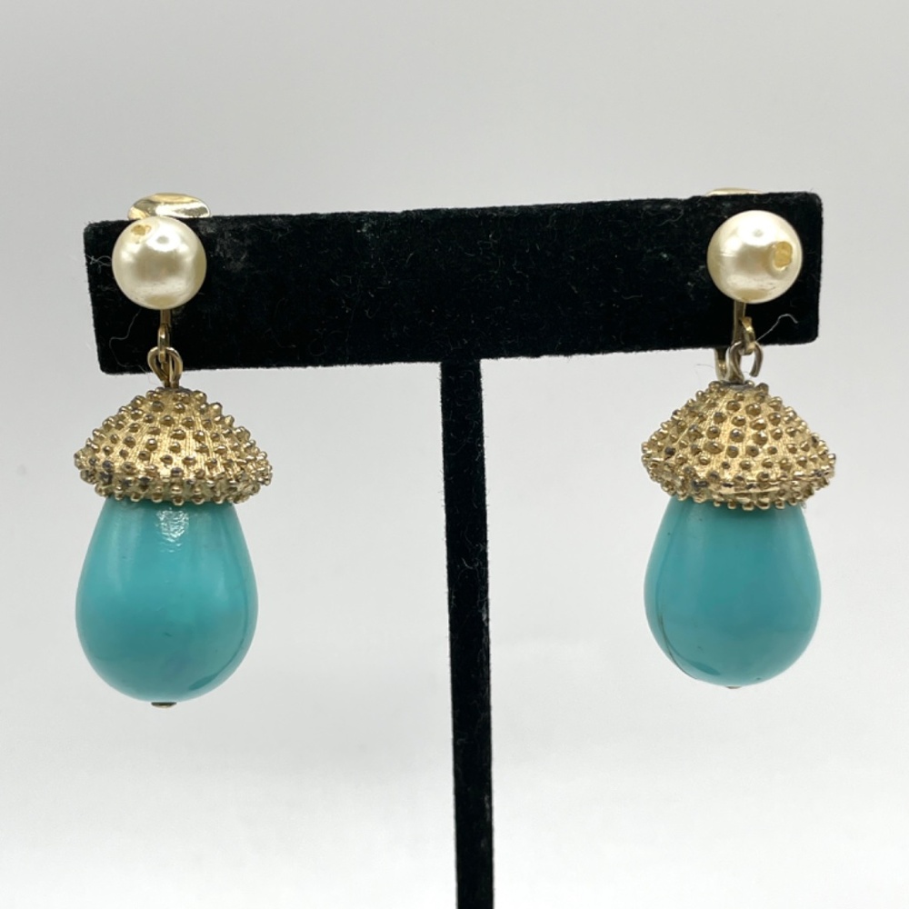 Coro Vintage Gold Tone Faux Pearl Faux Turquoise Clip-on Earrings